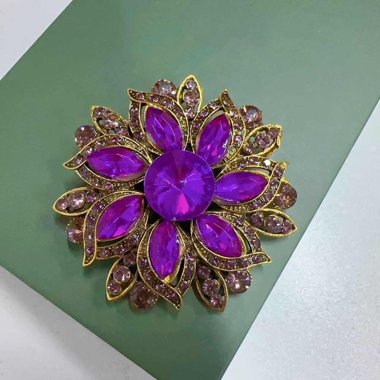 Broche à fleurs en cristal de  - Old Fashioned Glass avis et prix